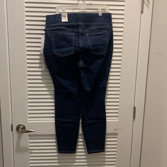 High Rise Jeggings - Picture 2 of 3